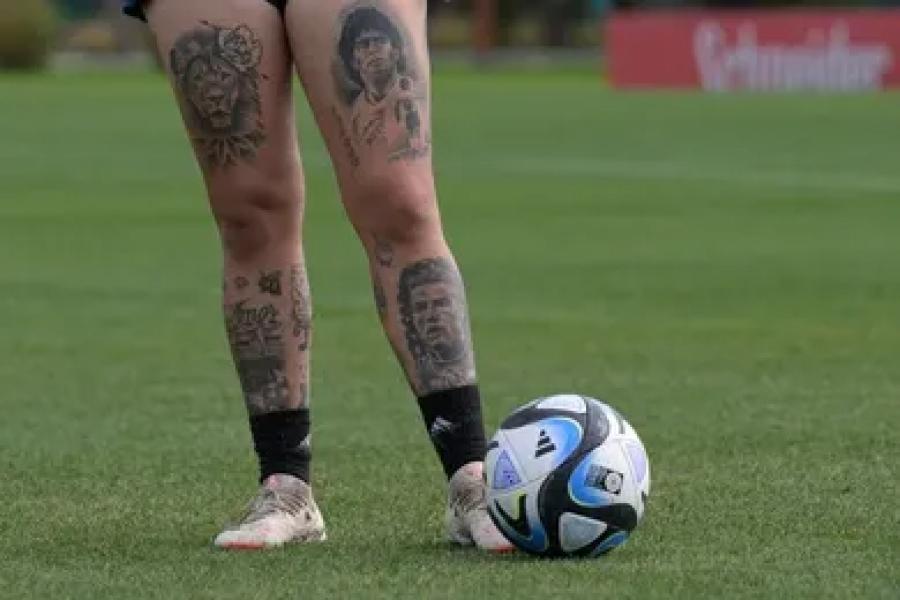 Maradona y Cristiano Ronaldo, entre los tatuajes de Yamila.