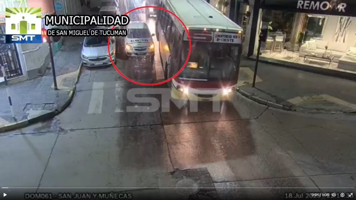 La dramática pelea entre un colectivero y un taxista en pleno centro tucumano