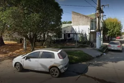 Entró a un destacamento policial, apuntó al oficial con un arma y lo obligó a liberar a un detenido