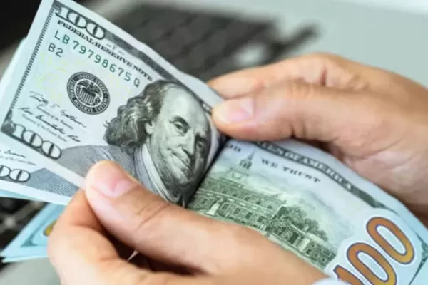 Récord del “blue” y “oleada” de turista por los bajos precios