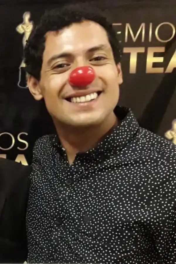 ROLES DISTINTOS. Natalia Yapura evalúa a Alejandro Villagra en “Cuestionario Proust”, el texto de Vítor Hugo Cortés que se estrena esta noche. 