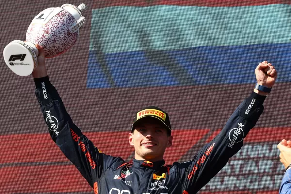 Verstappen hizo historia y consiguió la 12 victoria consecutiva para Red Bull