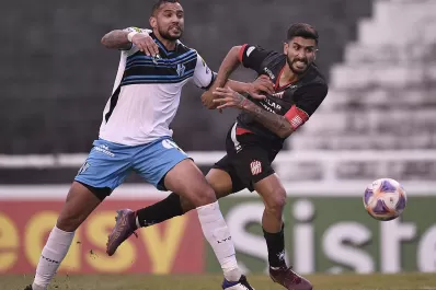 La dupla de centrales, lo más rescatable de San Martín en el empate ante Almagro: uno por uno, las calificaciones