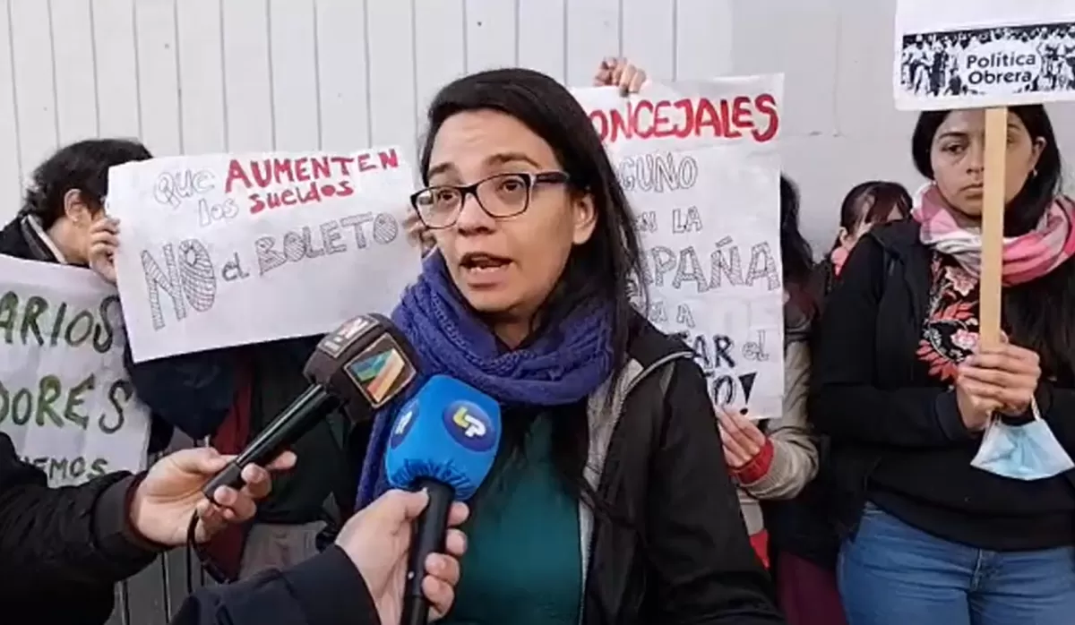 Protesta en el Concejo Deliberante. CAPTURA DE VIDEO DE LOS PRIMEROS