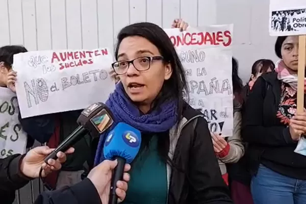 Protesta en el Concejo Deliberante para rechazar el aumento del boleto de colectivo