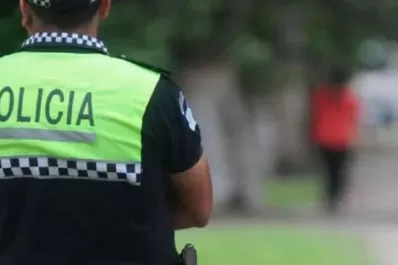 Demoraron a un hombre que destrozó la puerta de un hospital