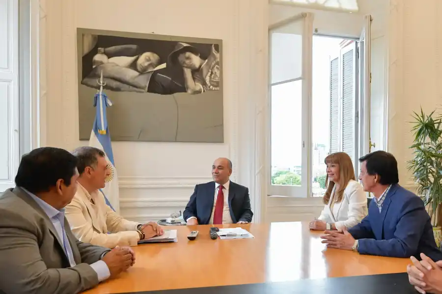 CON MANZUR. Carlos y Marta Najar, junto al actual gobernador y ex jefe de Gabinete de la Nación, durante una reunión en la Casa Rosada. Foto de Archivo / Prensa Carlos Najar