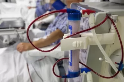Advierten que podrían faltar insumos médicos para diálisis