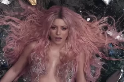 Video: Shakira fue sorprendida por una rata en pleno rodaje de su videoclip y se llevó el susto del año