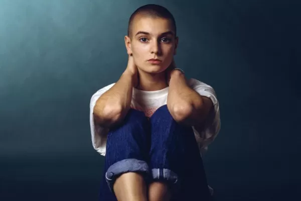 Sinéad O’Connor: brilló en los años 90 con su voz, su belleza y sus controversias