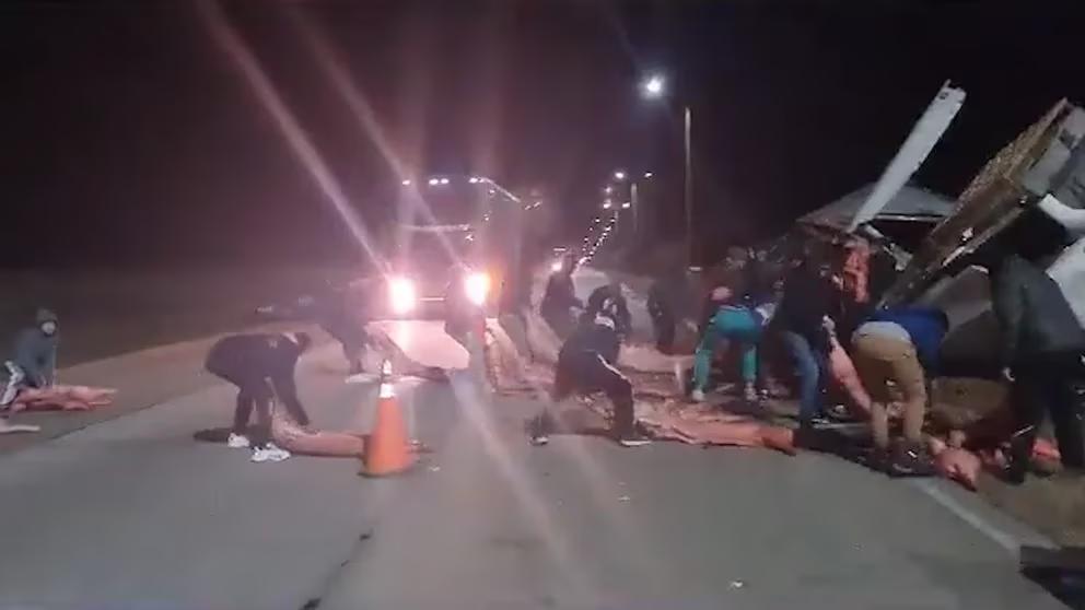 Saquearon un camión que transportaba carne en San Luis