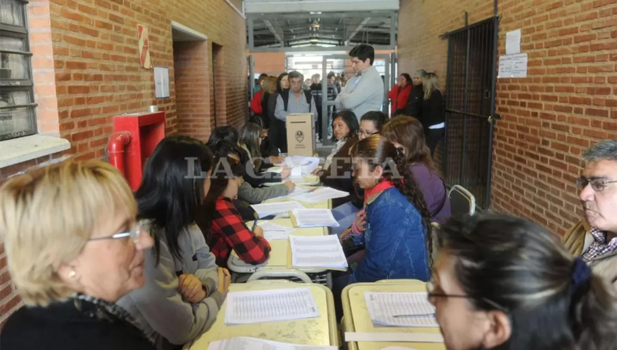 A LA ESPERA. Las autoridades de mesa recién cobrarán la semana próxima por su desempeño en las elecciones provinciales de junio.