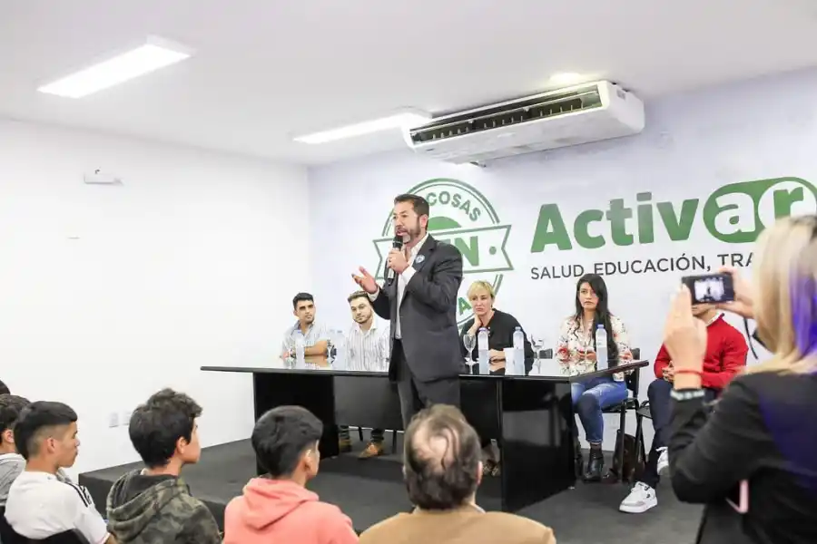 DURANTE LA CAMPAÑA. El dirigente bancario Hugo Ledesma fue proclamado legislador electo por la JEP. Foto de Facebook