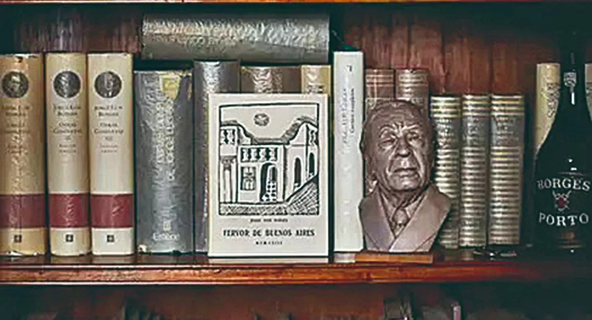 PREFIGURACIÓN. Ese libro minúsculo, y casi intrascendente en su tiempo, fue el silar primigenio donde terminaría apoyándose toda su enorme literatura por venir. 