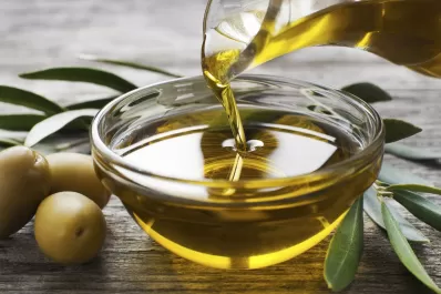 Aceite de oliva: el alimento recomendado por Harvard para vivir mucho más