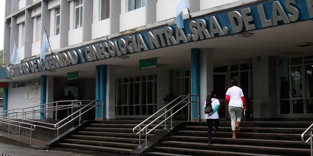 En un hospital de Tucumán realizaron con éxito un inusual procedimiento para salvar la vida de un niño