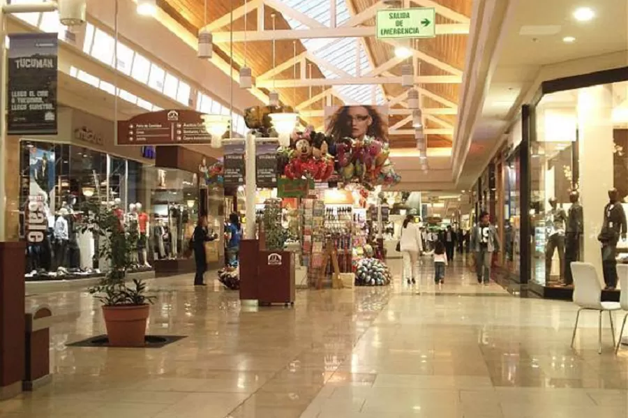 Yerba Buena: dos mujeres intentaron irse de un shopping con mercadería robada