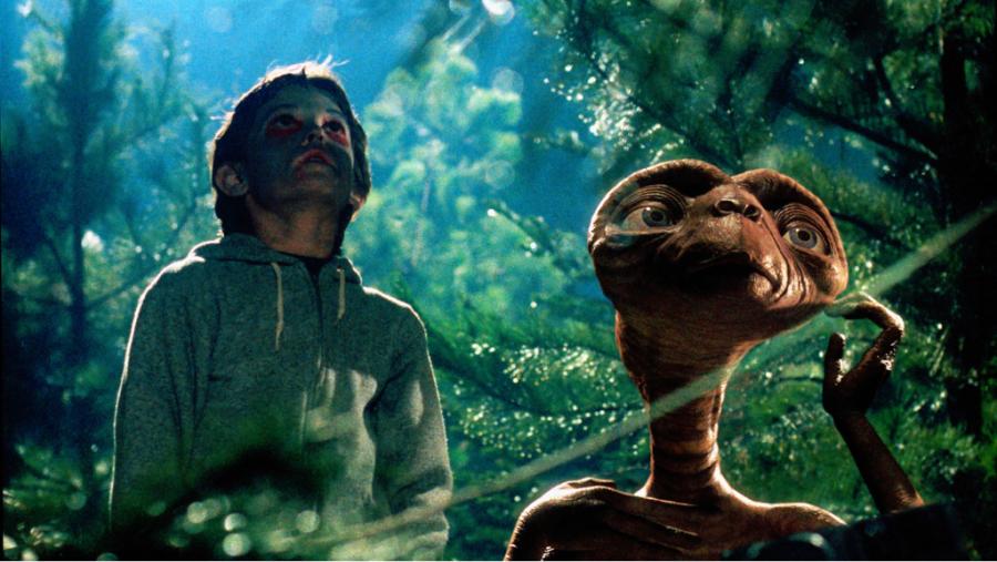 E.T El extraterrestre fue estrenada en 1982 y se ubica como una de las mejores del cine.