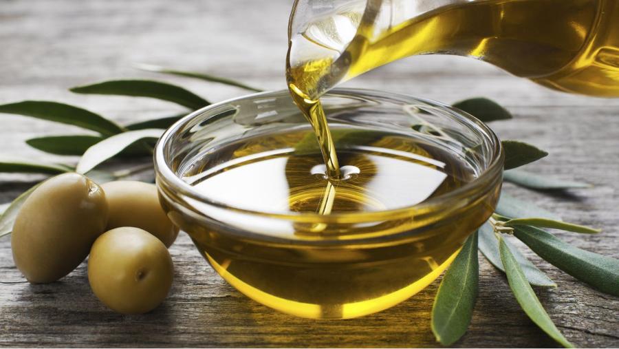 Por sus compuestos antioxidantes y sus múltiples propiedades, el aceite de oliva es muy recomendados por los profesionales de la salud.