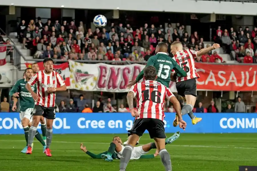 Almirón armó un equipo para no perder y Boca salvó el 0-0