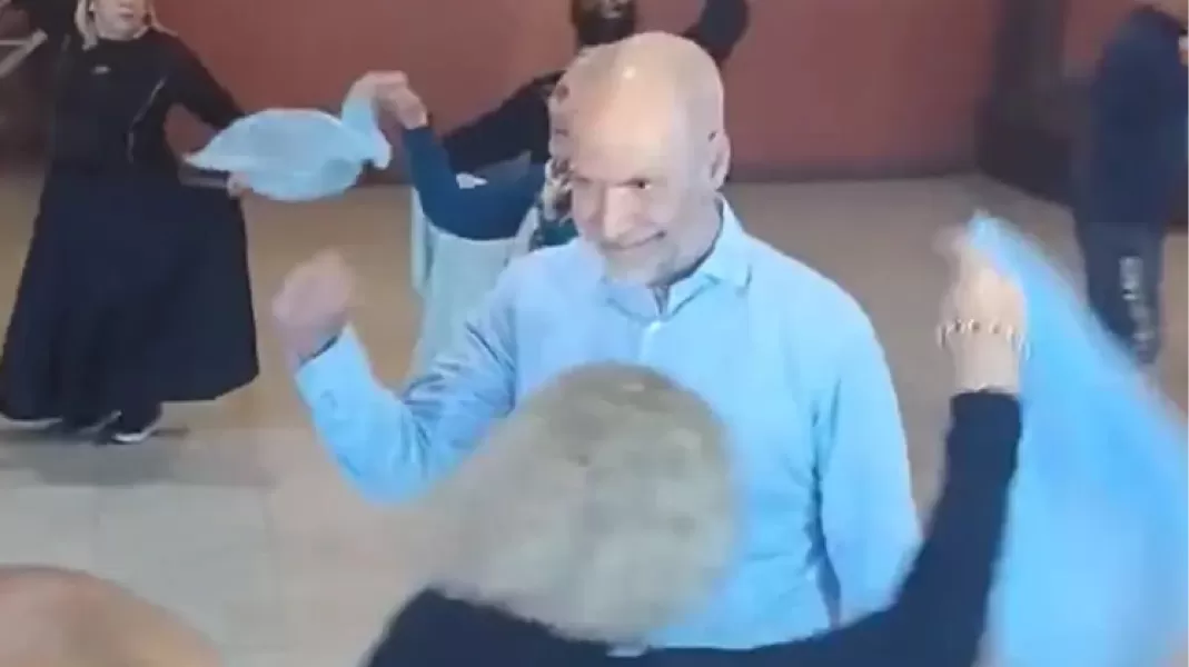 Horacio Rodríguez Larreta bailó con un grupo de jubilados y en las redes lo fulminaron