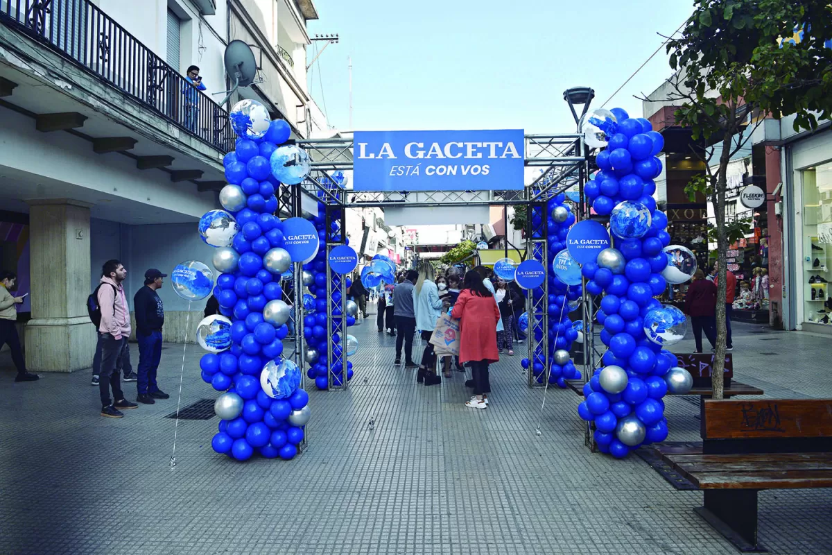 Aniversario de LA GACETA: las celebraciones llegaron hasta la peatonal