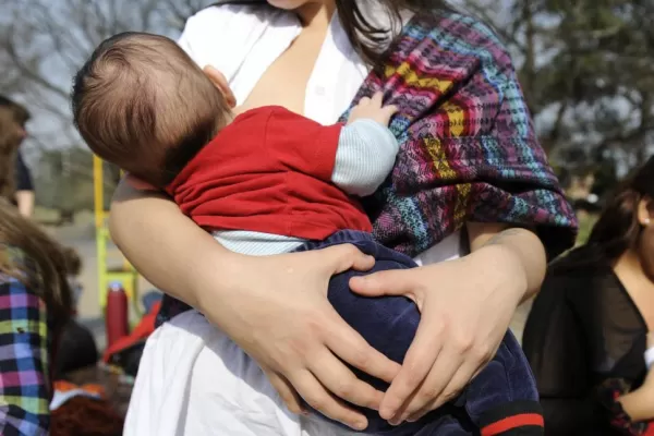 Sólo cuatro de cada 10 niños de Sudamérica reciben lactancia materna después de los seis meses