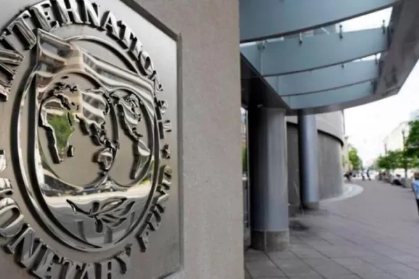 El FMI hizo advertencias por las medidas del ministro Massa y la dolarización que propone Milei