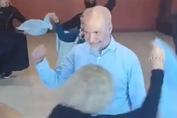 Horacio Rodríguez Larreta bailó con un grupo de jubilados y en las redes lo fulminaron