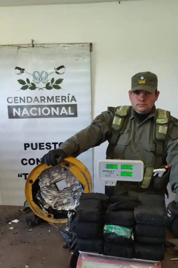 COCAÍNA DETECTADA POR LOS GENDÁRMENES