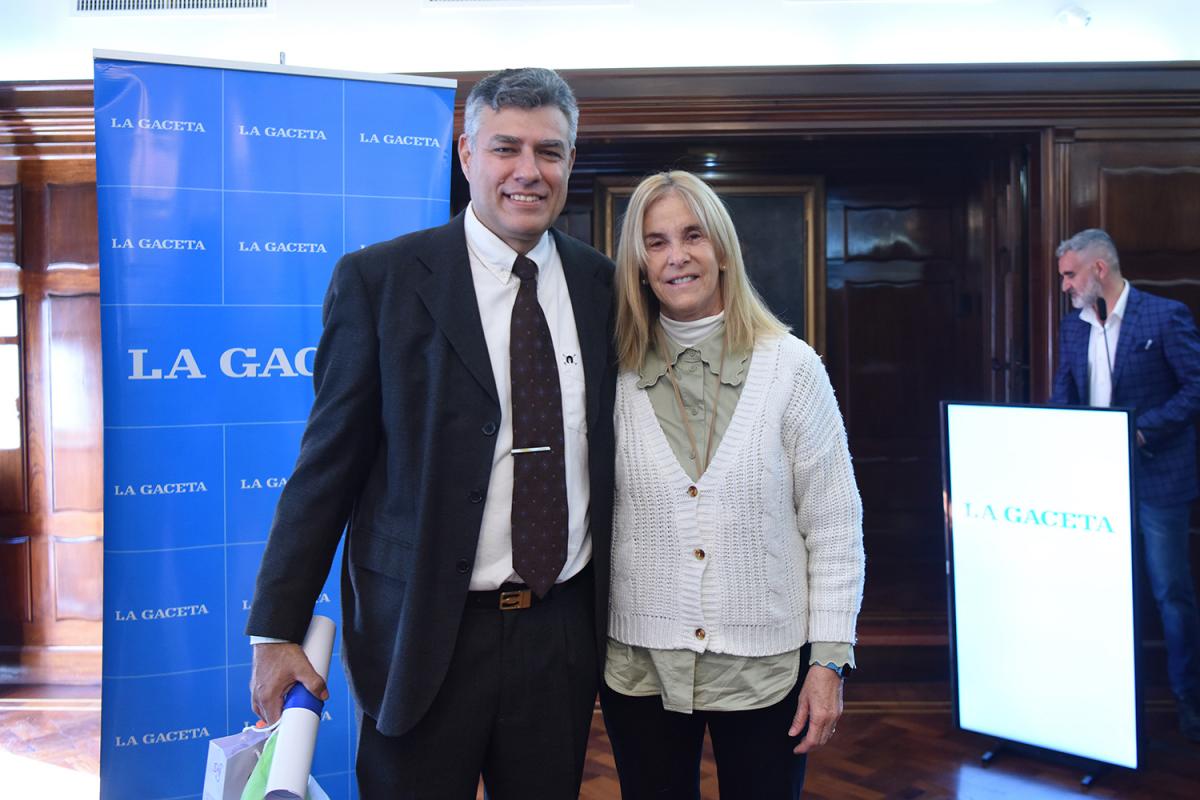 25 AÑOS. Claudio Javier Neumann, junto a Ana Cristina García Hamilton, integrante del directorio.