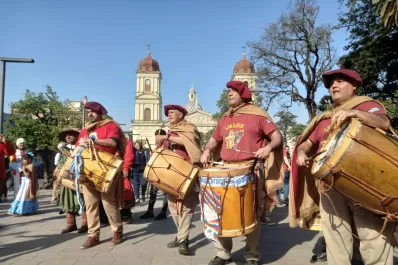 La Marcha de los Bombos llegó una vez más a Tucumán