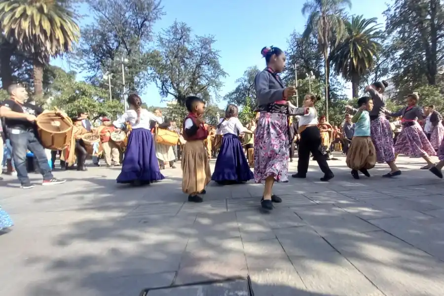 La Marcha de los Bombos llegó una vez más a Tucumán