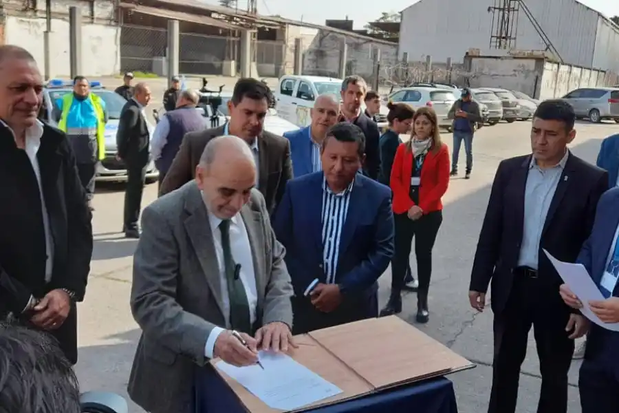 El Ministerio Público Fiscal entregó seis vehículos recuperados del delito a cuatro municipios