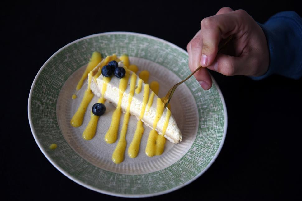 UNA FIESTA PARA LOS SENTIDOS. Esto es una cheesecake a base de tofu, de naranja y limón. 