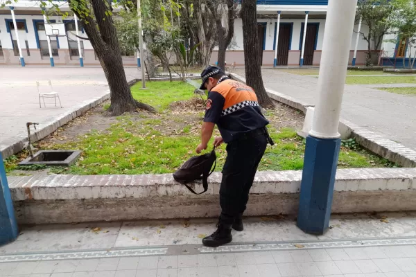 Falsa alarma: 1.200 alumnos del Colegio Nacional fueron evacuados por otra amenaza de bomba