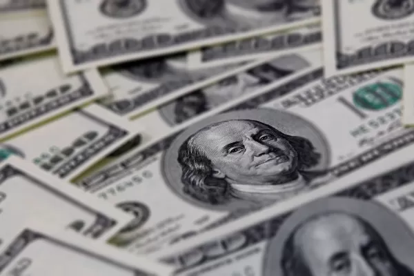 Otro cepo: el Gobierno puso límites para operar con dólar MEP y