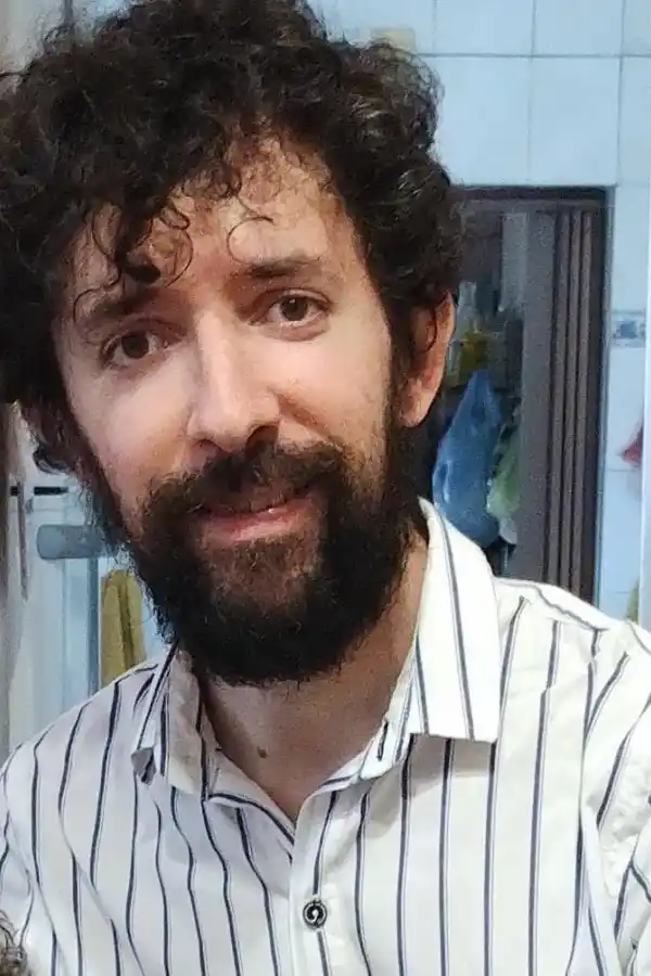 AGUSTÍN HARO. Licenciado en Historia.