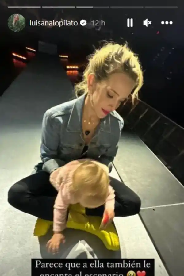 Luisana junto a su hijo Cielo