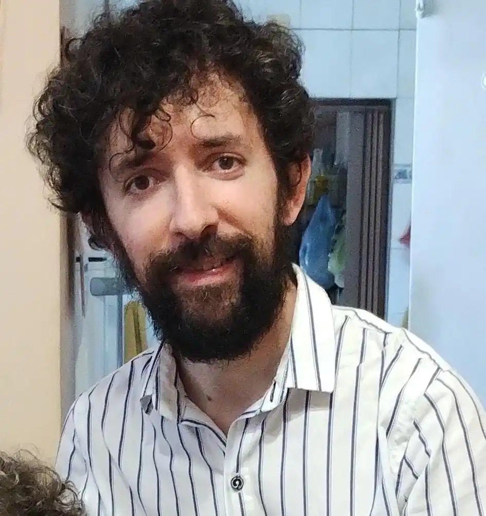 AGUSTÍN HARO. Licenciado en Historia.