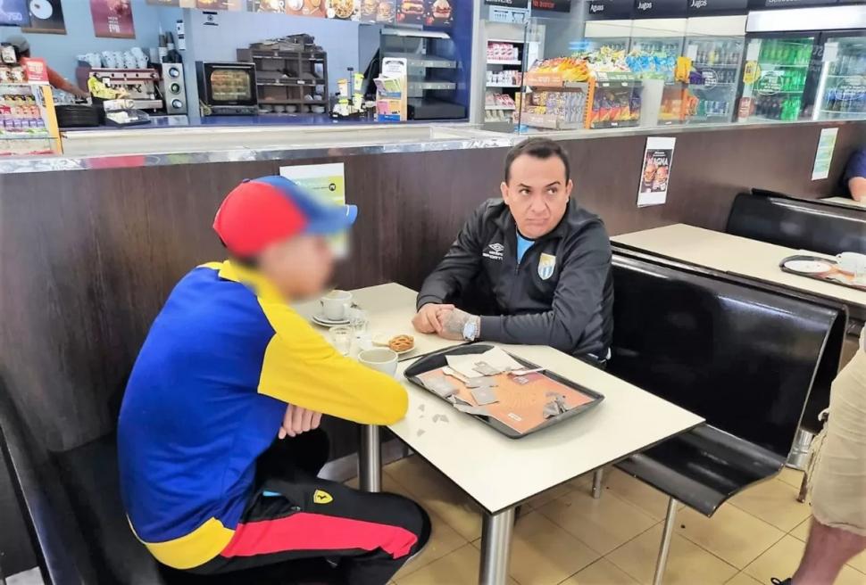 LA CAÍDA. Miguel “Miguelón” Figueroa fue detenido en una estación de servicio de Salta cuando visitaba a su hijo adolescente.
