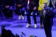 El domingo, cueste lo que cueste, tenemos que ganar, arengó Massa