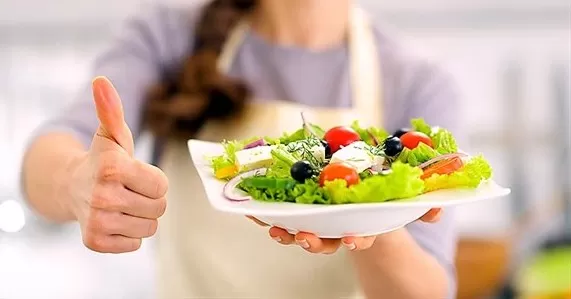 EQUILIBRIO. Priorizar las verduras y frutas y balancear los nutrientes. 