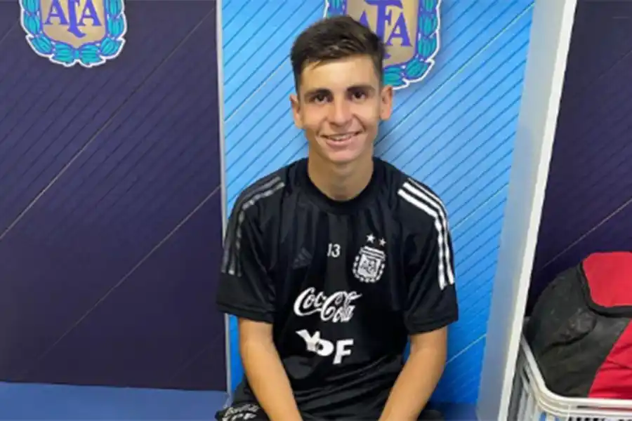 PRIMERA CONVOCATORIA. Ricardo Tomás Solbes ya entrenó en 2022 junto a la Sub-17 de Argentina.