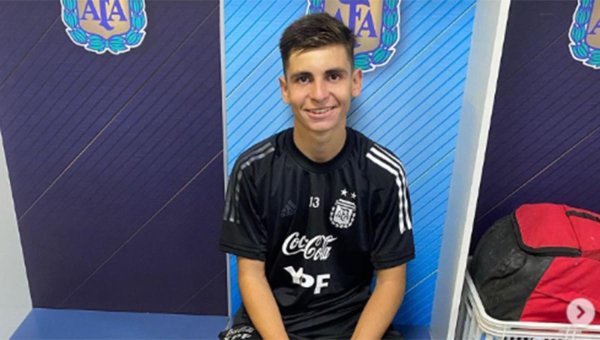 PRIMERA CONVOCATORIA. Ricardo Tomás Solbes ya entrenó en 2022 junto a la Sub-17 de Argentina.
