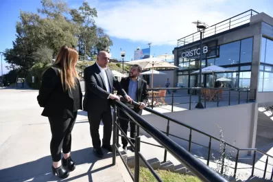En San Javier, Manzur recorrió el Complejo Turístico y visitó obras en un polideportivo