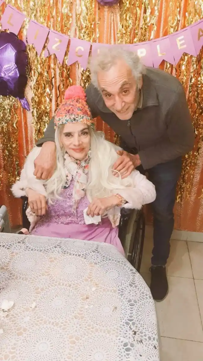 Lía Crucet festejando sus 71 años
