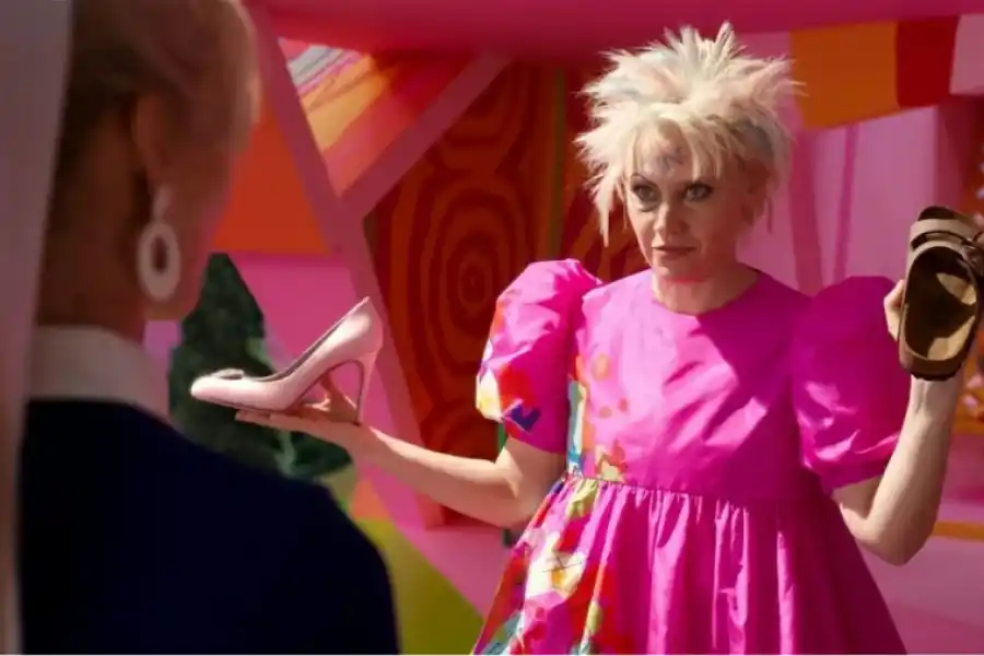 Kate McKinnon en la película Barbie.