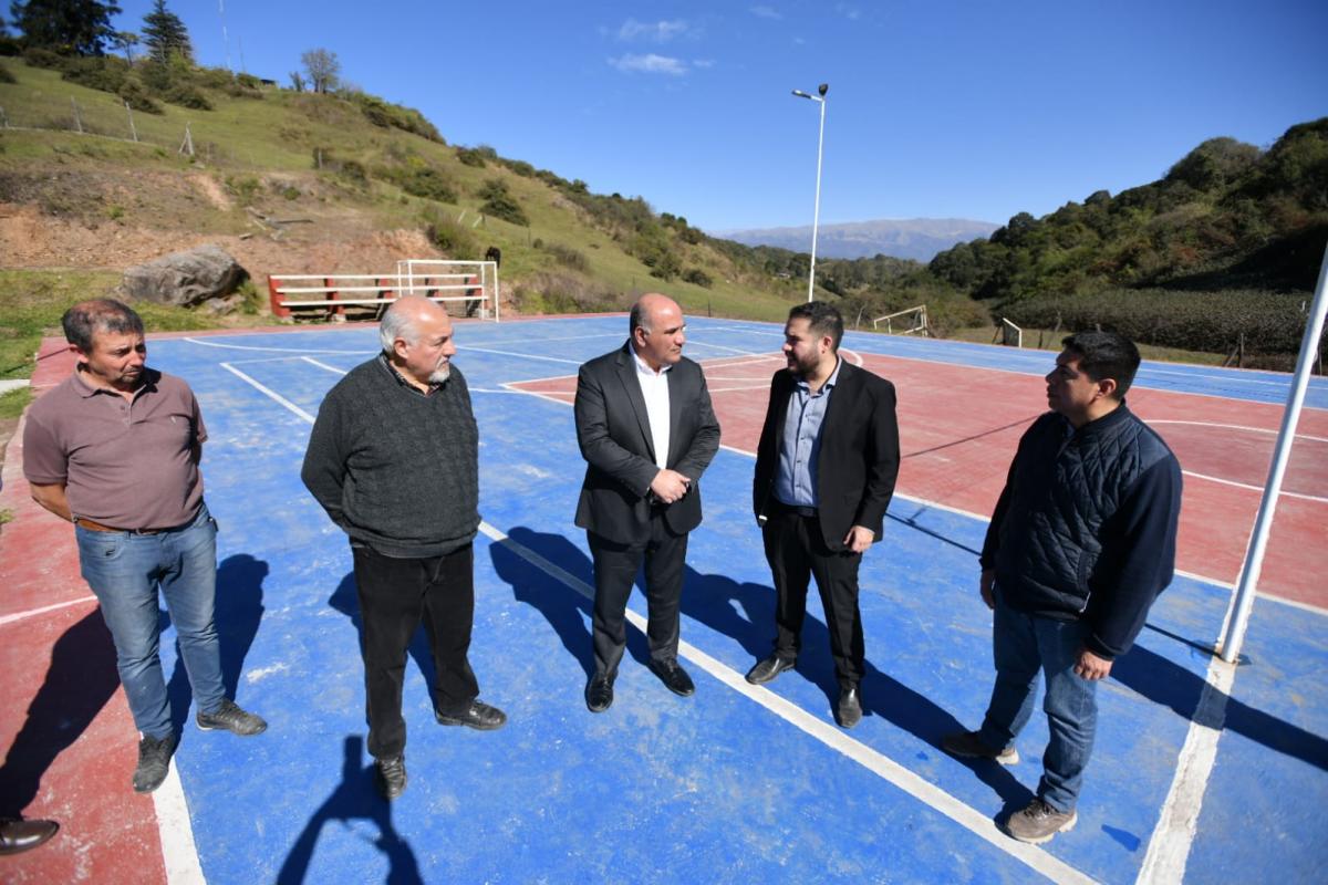En San Javier, Manzur recorrió el Complejo Turístico y visitó obras en un polideportivo