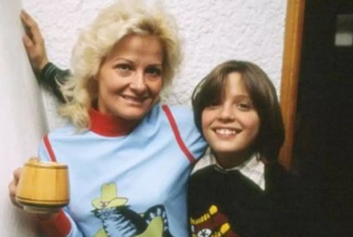 Luis Miguel junto a su mamá, quien desapareció en 1986
